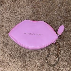 Lip coin purse